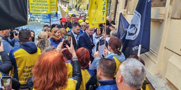 Traian Pădureț, sugestie pentru Mihai Dimian, la mitingul de la Ministerul Educației: I-am spus că a făcut o treabă bună la USV și îl așteptăm azi la Suceava. Dacă tu faci treabă bună într-un loc, de ce să strici lucrurile în alt loc?