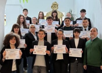 Elevii de la Colegiul ”Eudoxiu Hurmuzachi” Rădăuți, rezultate foarte bune la concursul național „Chimia – Artă între Științe”