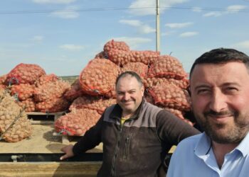 Primăria Horodnic de Sus însămînțează cartofi pentru programul ”Masă caldă”, care se adresează unui număr de 680 de copii. Primarul Luța: Sîntem singura primărie din țară care cultivă cartofi pentru copiii comunității