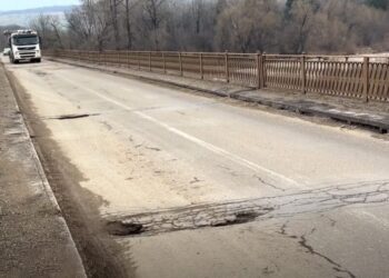 Podul de la Cornu Luncii, construit în 1910, se află într-o stare proastă. G. Șoldan: Pînă la începerea lucrărilor la noul pod, am dispus măsuri imediate pentru remedierea problemelor existente