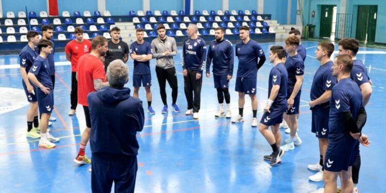 CSU Suceava-CSM Sighișoara, pe 9 aprilie, la Suceava. Handbaliștii sînt cu moralul la pămînt, după ironiile de care au avut parte ca urmare a înfrîngerii la scor în meciul cu Dinamo