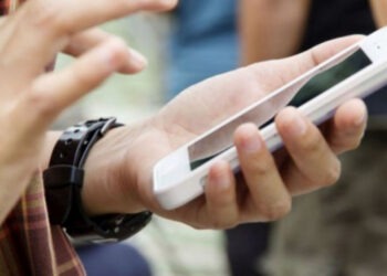 Cazul fetei din Suceava care a plecat de acasă după ce mama i-a restricționat accesul la telefon. Doina Schipor: La 12 ani apare nevoia de autonomie, iar pedeapsa fără explicații poate genera reacții emoționale puternice