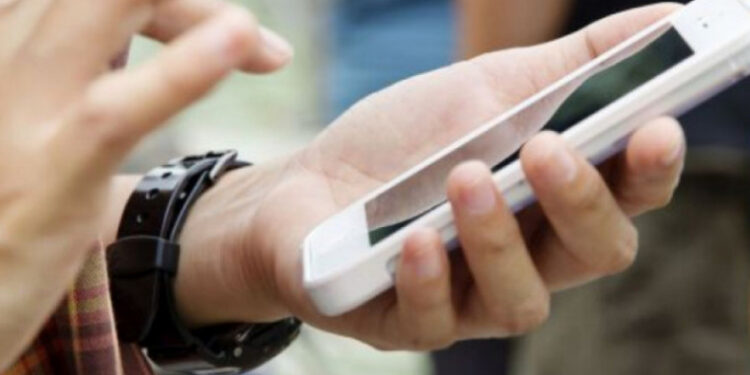 Cazul fetei din Suceava care a plecat de acasă după ce mama i-a restricționat accesul la telefon. Doina Schipor: La 12 ani apare nevoia de autonomie, iar pedeapsa fără explicații poate genera reacții emoționale puternice