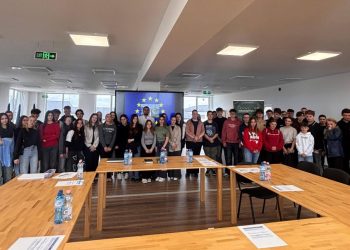 Atelier de carieră pentru elevi, organizat la Siret de Ziua Europei. Prefectul Bogdan Păstrăv: Succesul se construiește pas cu pas (FOTO)