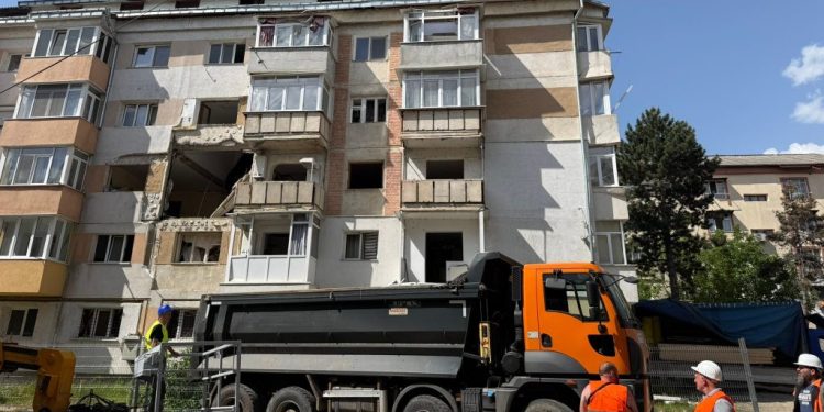 Au început lucrările la blocul afectat de explozie din Burdujeni. Reabilitarea și consolidarea vor dura 18 luni