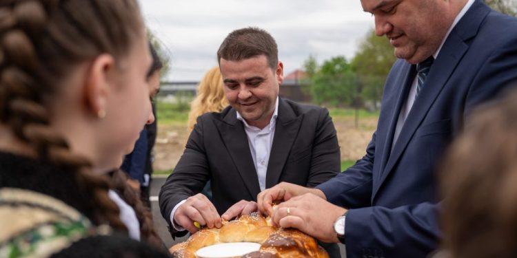 Prima creșă construită în mediul rural din județul Suceava prin programul „Sfînta Ana” a fost inaugurată la Baia. Gheorghe Șoldan: Îi va putea primi pe cei mici încă din toamnă (FOTO)