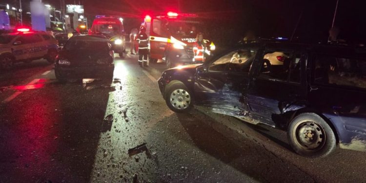Un bărbat și o femeie, la spital, după un accident produs pe bulevardul Sofia Vicoveanca