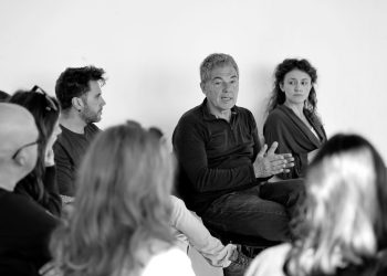 Managerul teatrului sucevean, Adrian Păduraru, l-ar putea invita la o discuție pe profesorul Lucian Dimitriu