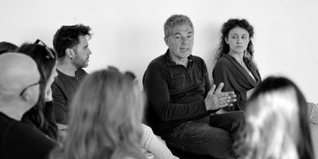 Managerul teatrului sucevean, Adrian Păduraru, l-ar putea invita la o discuție pe profesorul Lucian Dimitriu