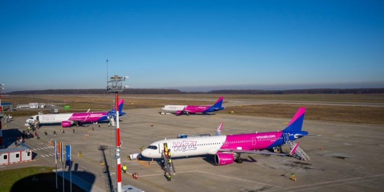 În primele 4 luni ale anului, peste 300.000 de pasageri pe aeroportul sucevean