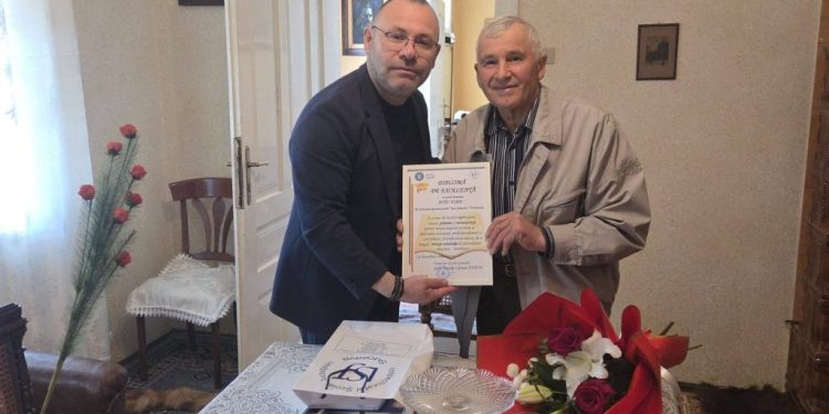 Profesorul de educație fizică Ioan Nițu, din Frumosu, ”un reper de vitalitate, demnitate și profesionalism”, premiat de IȘJ Suceava la 80 de ani