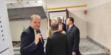 Ministrul Cseke Attila a promis, la Suceava, că Guvernul va permite angajarea a 35 de persoane care să asigure funcționarea noii creșe din cartierul Burdujeni
