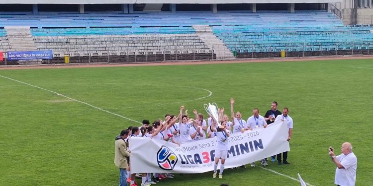 Echipa de fotbal feminin CSU Suceava a primit medaliile de campioane și cupa, după cîștigarea Ligii a III-a și promovarea în Liga a II-a. La festivitatea de premiere a fost prezent și ministrul Educației, Mihai Dimian, care le-a oferit fetelor flori