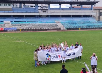 Echipa de fotbal feminin CSU Suceava a primit medaliile de campioane și cupa, după cîștigarea Ligii a III-a și promovarea în Liga a II-a. La festivitatea de premiere a fost prezent și ministrul Educației, Mihai Dimian, care le-a oferit fetelor flori