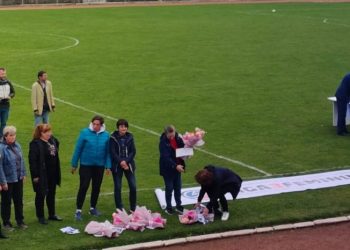 Flori, eșarfe și diplome, pentru fostele fotbaliste ale Sucevei