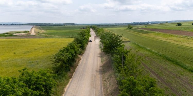 A fost semnat contractul pentru modernizarea drumului Hănțești – Berești – Șerbănești. Constructorul are la dispoziție 24 de luni pentru finalizarea lucrărilor