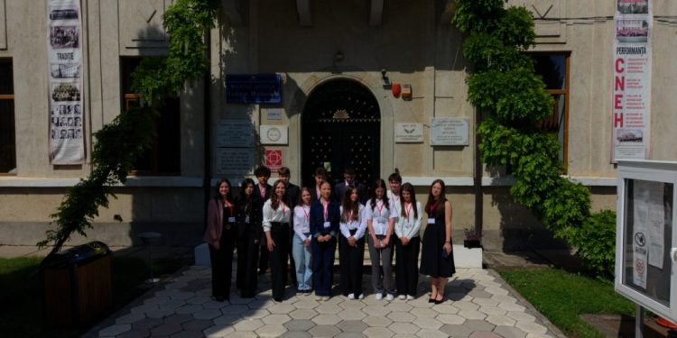 Colegiul ”Hurmuzachi” Rădăuți a organizat o activitate care a urmărit înțelegerea contextului geopolitic actual