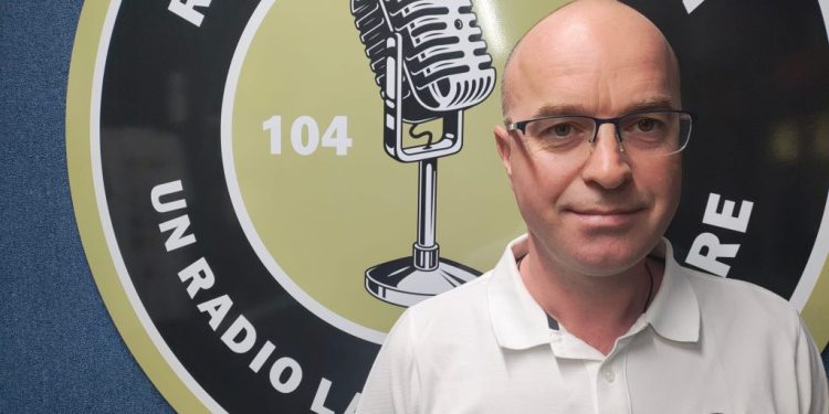 Peste 120 de mașini istorice vor fi expuse, duminică, în centrul Sucevei. Liviu Domunco: Pasiunea nu ne oprește nici pe ploaie, nici pe vînt