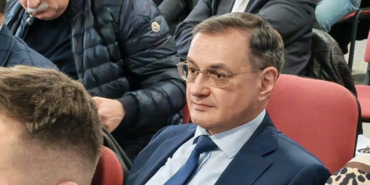 Directorul APIA Suceava, Eugen Mogoș, care, băut fiind, a provocat un acccident de circulație, a intrat în concediu în perioada 19-22 mai. Accidentul a avut loc pe 18 mai