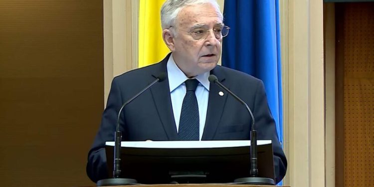 Mugur Isărescu, fost premier tehnocrat: Spre sfîrșitul mandatului vorbeam singur. Daniel Apostol: Trimiterea la propriul lui mandat nu este altceva decît o lecție care ar trebui ascultată