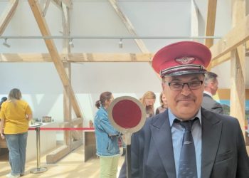 Nicu Amurăriței, la vernisajul expoziției de trenulețe: Eu sînt șeful de gară, iar soția mea este impiegatul de mișcare. Asta înseamnă că ea este șefa, pentru că fără ea nu se mișcă nimic