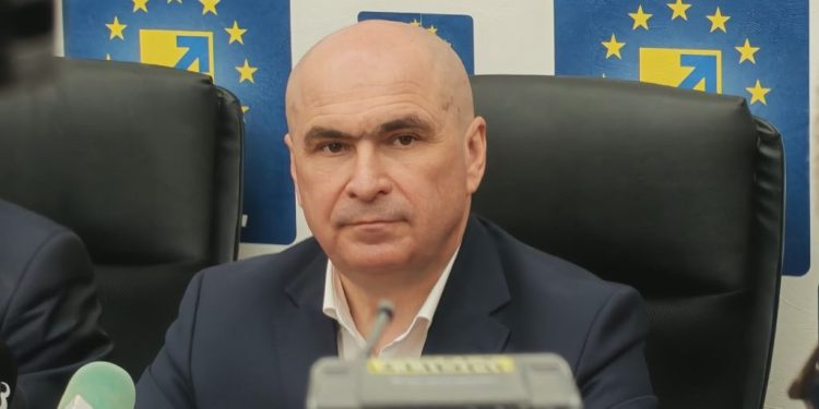Cătălin Nechifor: S-ar putea ca unii să se fi bucurat degeaba, pentru că s-ar putea ca Bolojan să rămînă așa, șontîc-șontîc, încă mult timp premier