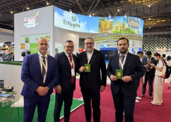 Suceava are un stand la tîrgul de turism de la Shanghai. Vizitatorii standului primesc Pașaportul Turistic al Bucovinei și o ciocolată (Foto)