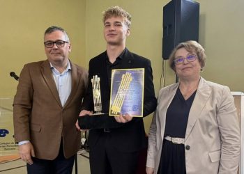 Violonistul Marian Horațiu-Adrian, cîștigătorul Trofeului „Lira de Aur”, concurs organizat de Colegiul de Artă ”Ciprian Porumbescu” Suceava