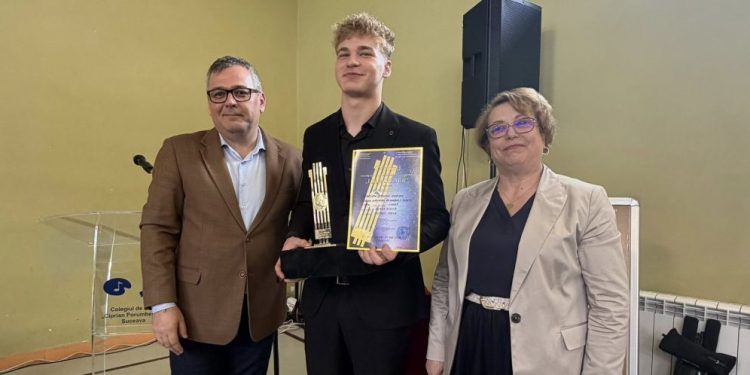 Violonistul Marian Horațiu-Adrian, cîștigătorul Trofeului „Lira de Aur”, concurs organizat de Colegiul de Artă ”Ciprian Porumbescu” Suceava