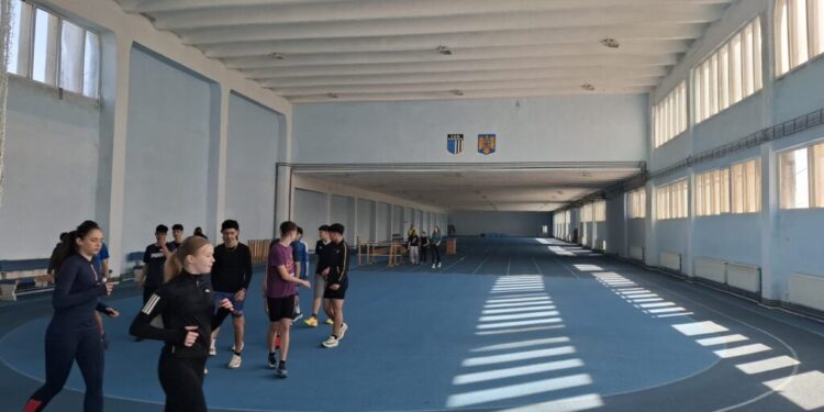 CSM Suceava, sală și cămin fără încălzire și apă caldă, stadion cu pistă de zgură. Antrenorul Silviu Casandra: Sînt condiții improprii, dar… e bine că avem și sala asta
