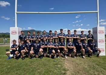 60 de tineri cu vîrste cuprinse între 12 și 18 ani, implicați în antrenamente, competiții și activități educaționale, în cadrul programului Rugby pentru Toți