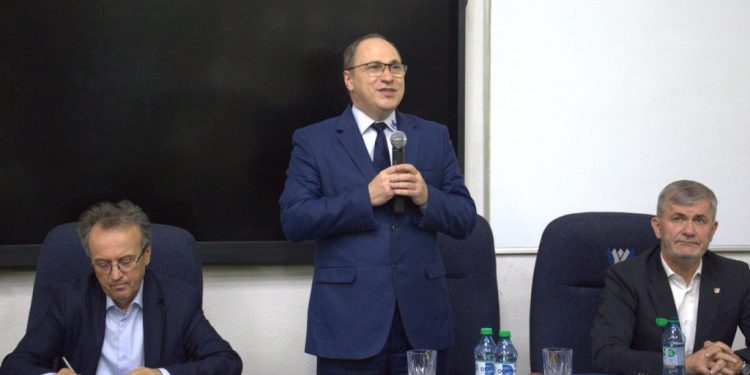 Dezvoltarea unor zone economice speciale în nord-estul țării, analizată la USV în prezența ministrului Mihai Dimian (FOTO)