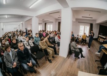 ”Un Stradivarius în școli”, care a trecut și pe la Vatra Dornei, a însemnat în acest an recitaluri de vioară și de pian la care au asistat 800 de copii și 60 de profesori