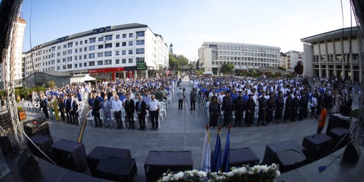 Marșul Absolvenților USV. Bogdan Păstrăv: Un eveniment care celebrează munca, ambiția și reușita unei generații de tineri pregătiți să își construiască propriul drum în societate