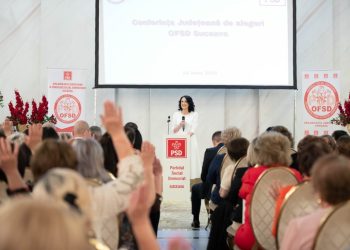Adelian Paiu, aleasă în funcția de președintă a Organizației de Femei a PSD Suceava. Moțiunea acesteia s-a intitulat: Din inimă pentru oameni. Prin armonie, încredere și colaborare