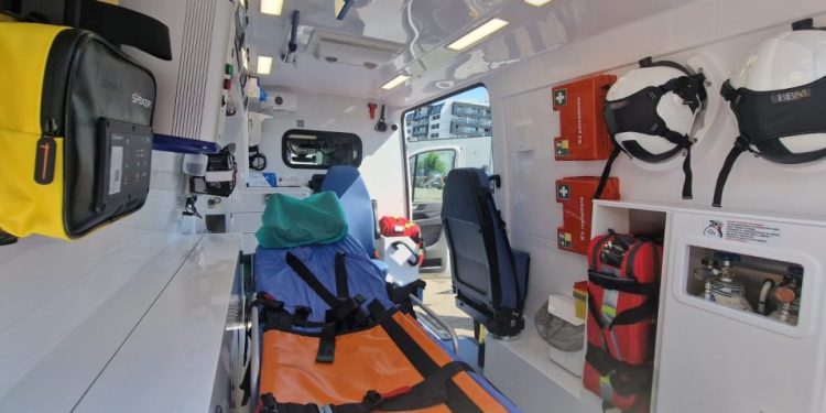 Trei ambulanțe noi, pentru substația Fălticeni, care deservește peste 160.000 de oameni. Substația asigură linie de gardă cu medic 24 de ore din 24, 7 zile din 7
