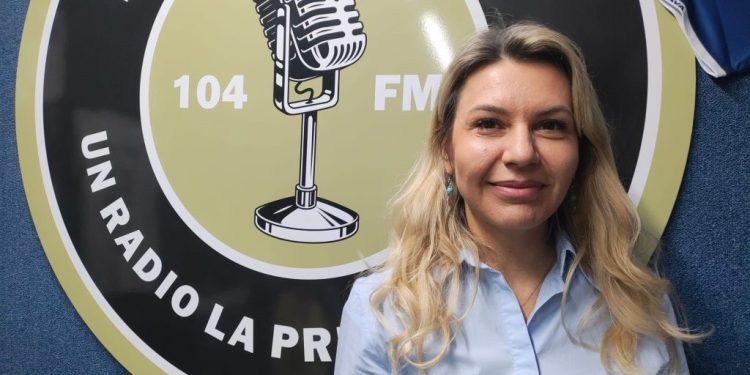 Elevii clublui de lectură ”Cititorii Cetății” Suceava, dezbatare la Palatul Parlamentului referitoare la drepturile copiilor. Prof. Anca Gorban: Elevii au pus problema aplicării riguroase a volumului legal de teme acasă