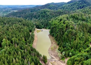 Gheorghe Șoldan: Au fost finalizate lucrările la barajul și lacul de acumulare Solca. 2.000 de oameni au o sursă sigură de apă. Chiar și în condiții de secetă prelungită, acumularea Solca poate asigura necesarul de apă al orașului pentru aproximativ doi ani