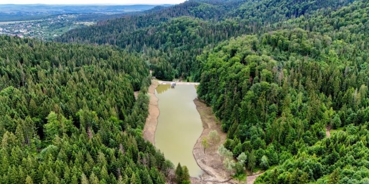 Gheorghe Șoldan: Au fost finalizate lucrările la barajul și lacul de acumulare Solca. 2.000 de oameni au o sursă sigură de apă. Chiar și în condiții de secetă prelungită, acumularea Solca poate asigura necesarul de apă al orașului pentru aproximativ doi ani