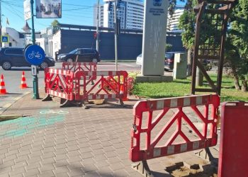 Încep să dispară cablurile de pe stîlpi. Proiectul anunțat de Primăria Suceava anul trecut prinde contur: Orange a început lucrările pe strada Universității