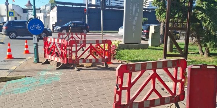 Încep să dispară cablurile de pe stîlpi. Proiectul anunțat de Primăria Suceava anul trecut prinde contur: Orange a început lucrările pe strada Universității