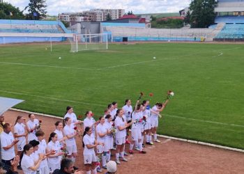 Campioanele de la CSU Suceava meritau mai mult decît o mînă de spectatori, o tobă, o vuvuzea și un steag