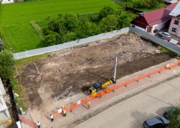 Cajvana. A început construcția unui nou dispensar, care va avea trei cabinete de medicină de familie, un cabinet stomatologic, săli de tratament, spații de sterilizare, grupuri sanitare și acces pentru persoane cu dizabilități