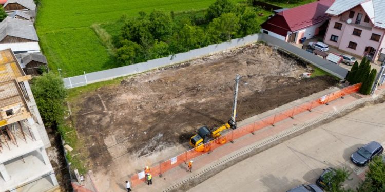 Cajvana. A început construcția unui nou dispensar, care va avea trei cabinete de medicină de familie, un cabinet stomatologic, săli de tratament, spații de sterilizare, grupuri sanitare și acces pentru persoane cu dizabilități