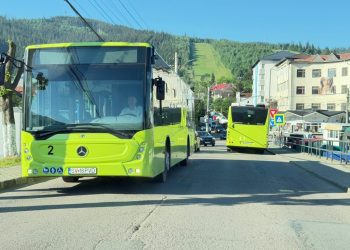 Transport public, cu patru autobuze mari hibrid, la Vatra Dornei. Primarul Marius Rîpan: Programul autobuzelor va fi modificat funcție de solicitările dornenilor