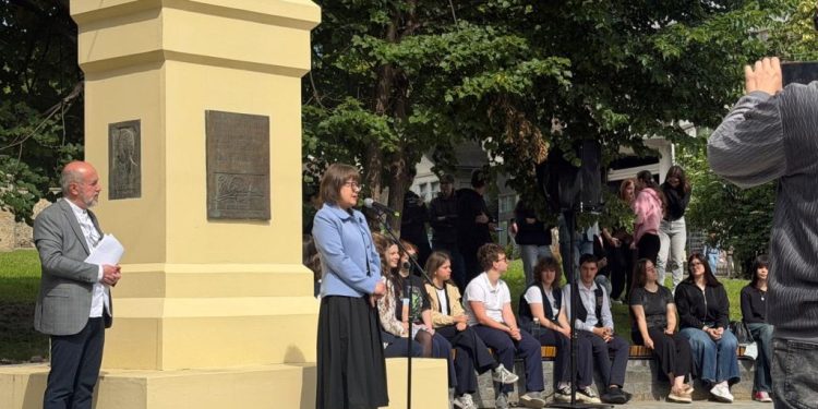 Recital de poezie la Suceava, la 137 de ani de la moartea lui Mihai Eminescu