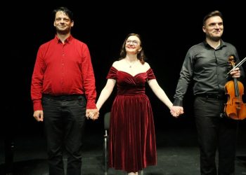 Săli pline la cea de-a X-a ediție a Festivalului ”Zilele Teatrului Matei Vișniec”. Alina Mihăescu: Lumea l-a așteptat și l-a primit cu bucurie