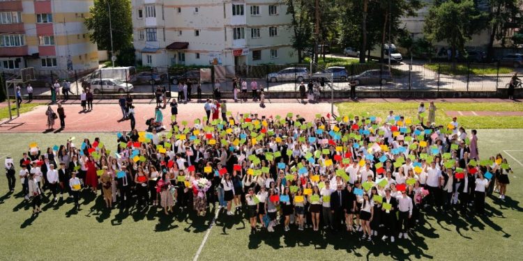 Festivatate de încheiere a anului de învățămînt la Colegiul ”Eudoxiu Hurmuzachi” Rădăuți, școala cu 698 de elevi care au media generală peste 9