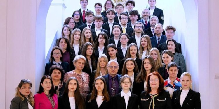 30 de elevi de la ”Hurmuzachi”, la etapele naționale ale olimpiadelor, la 21 de probe