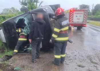8 persoane, implicate într-un eveniment rutier care a avut loc la Drăgușeni. O singură persoană a fost transportată la spital
